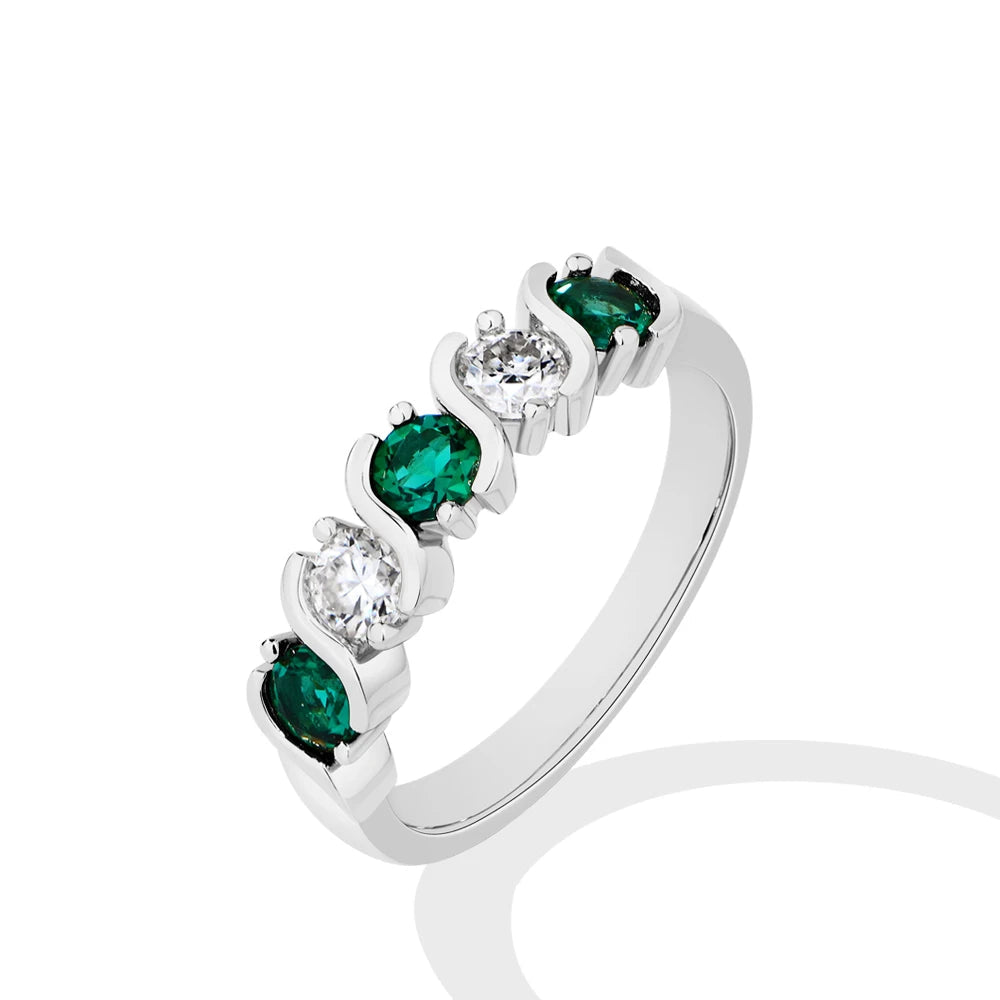 טבעת קוקטייל – שילוב מלכותי של מואסניט ואמרלד 1 קראט